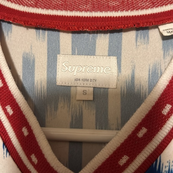 Supreme unisex shirt. Only worn during model shoot. - Picture 3 of 4